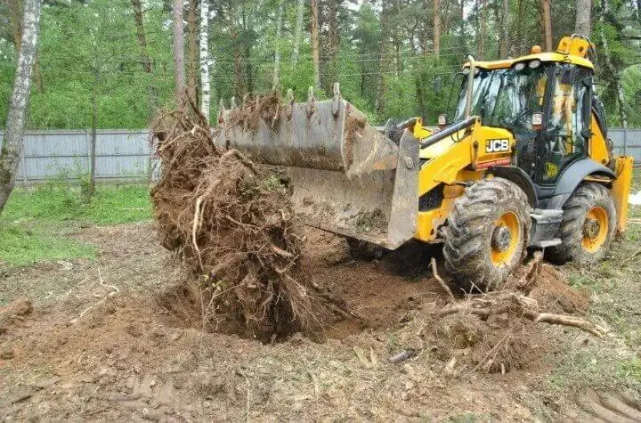 Очистка участка строительной техникой